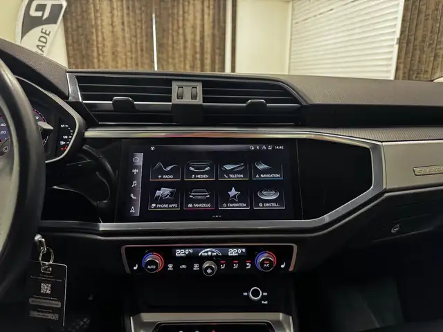 Audi Q3 view 17