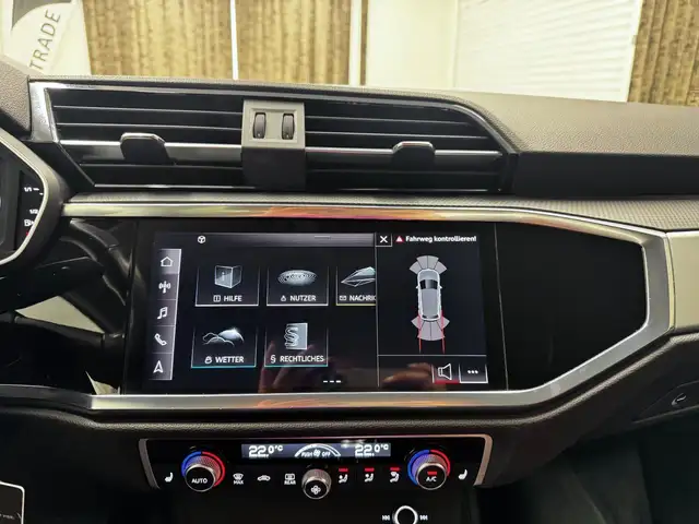 Audi Q3 view 30