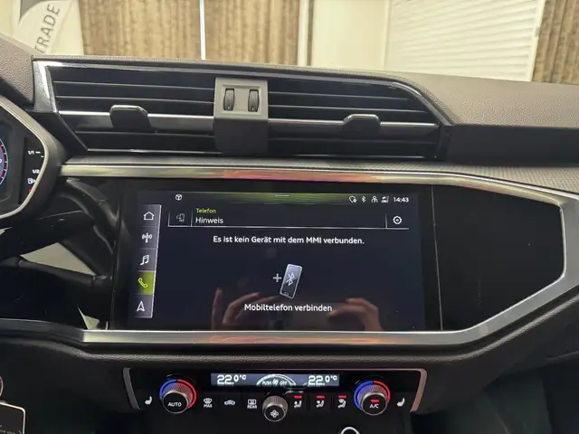 Audi Q3 view 22