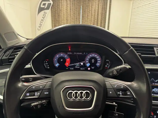 Audi Q3 view 15