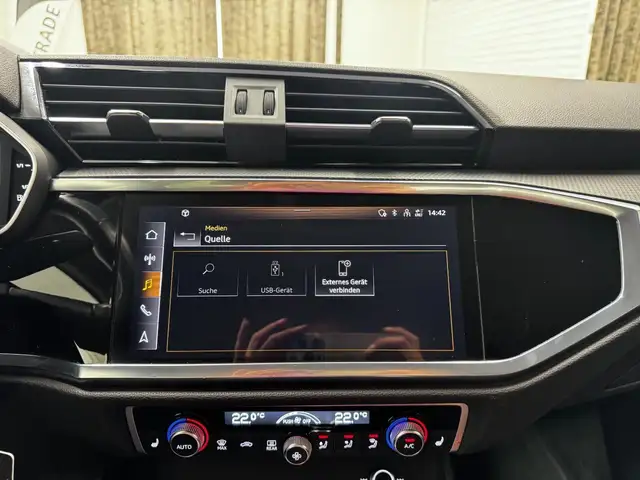 Audi Q3 view 21