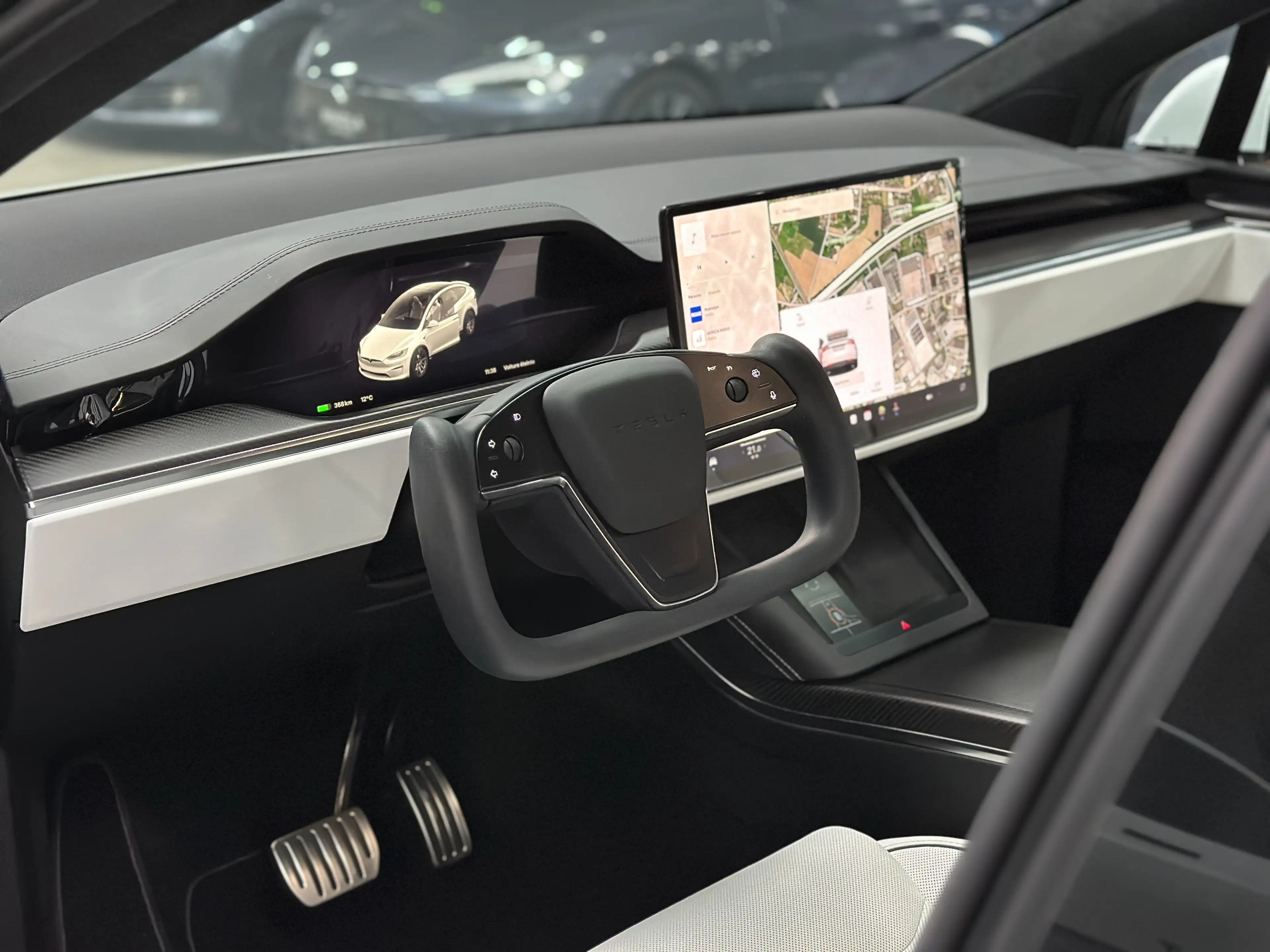 Tesla Model X PLAID - WHITE INTERIOR - 6 SEAT - 22" WHEELS — photo 11