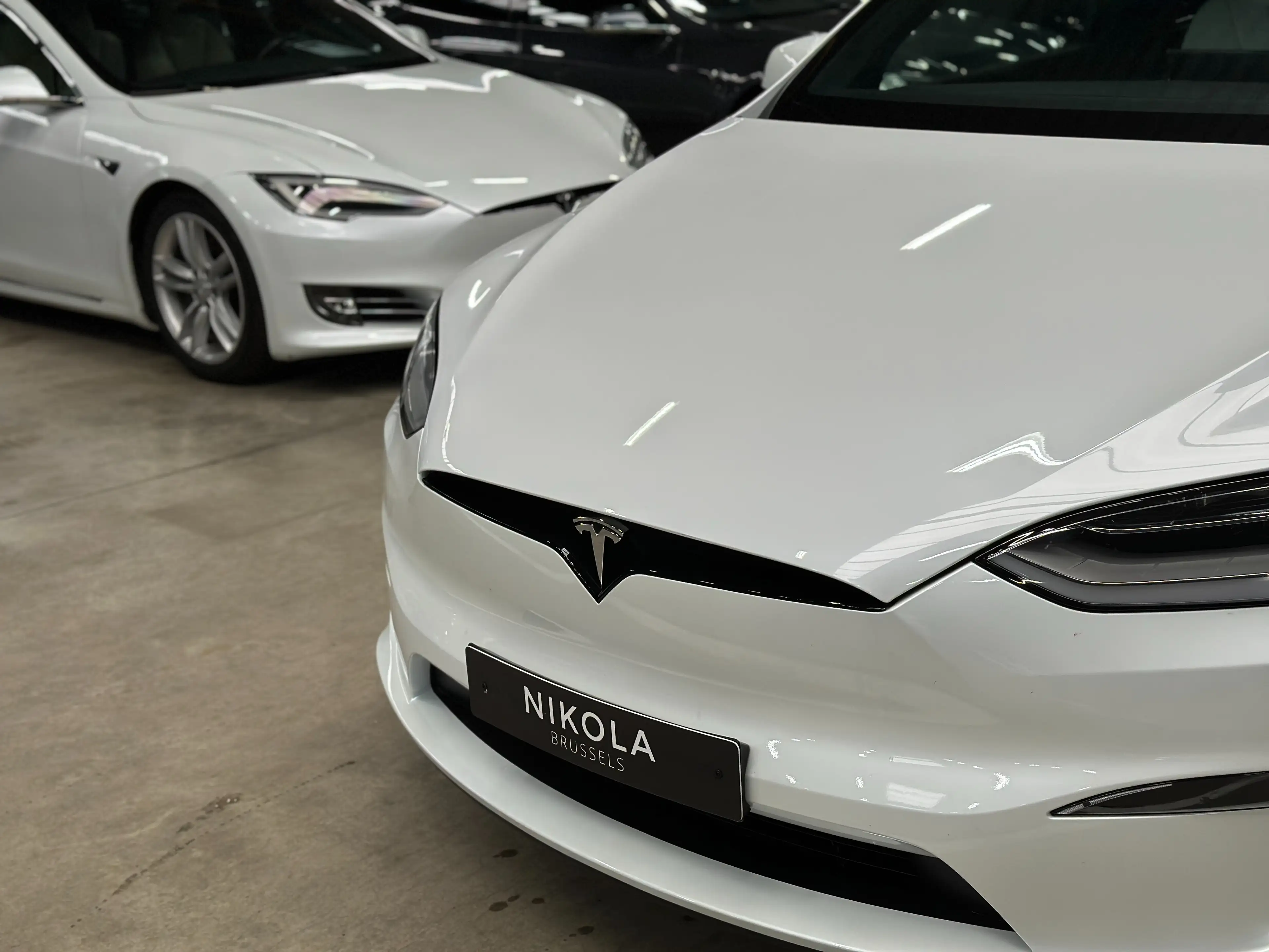 Tesla Model X PLAID - WHITE INTERIOR - 6 SEAT - 22" WHEELS — photo 4