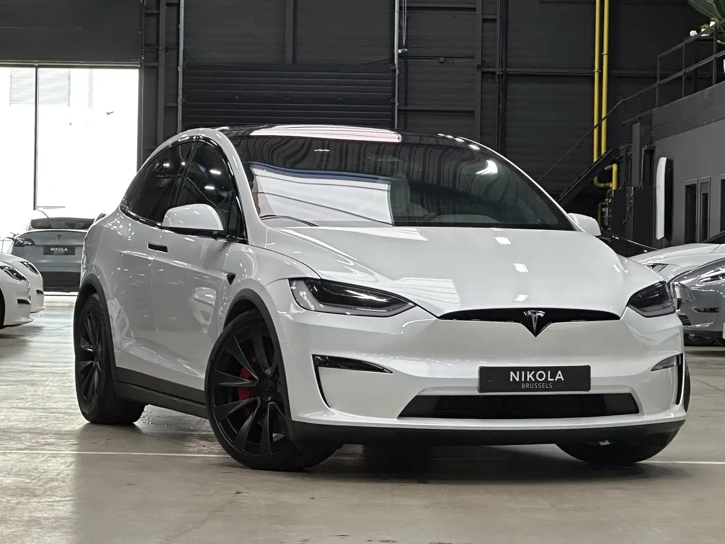 Tesla Model X PLAID - WHITE INTERIOR - 6 SEAT - 22" WHEELS Wit - 1