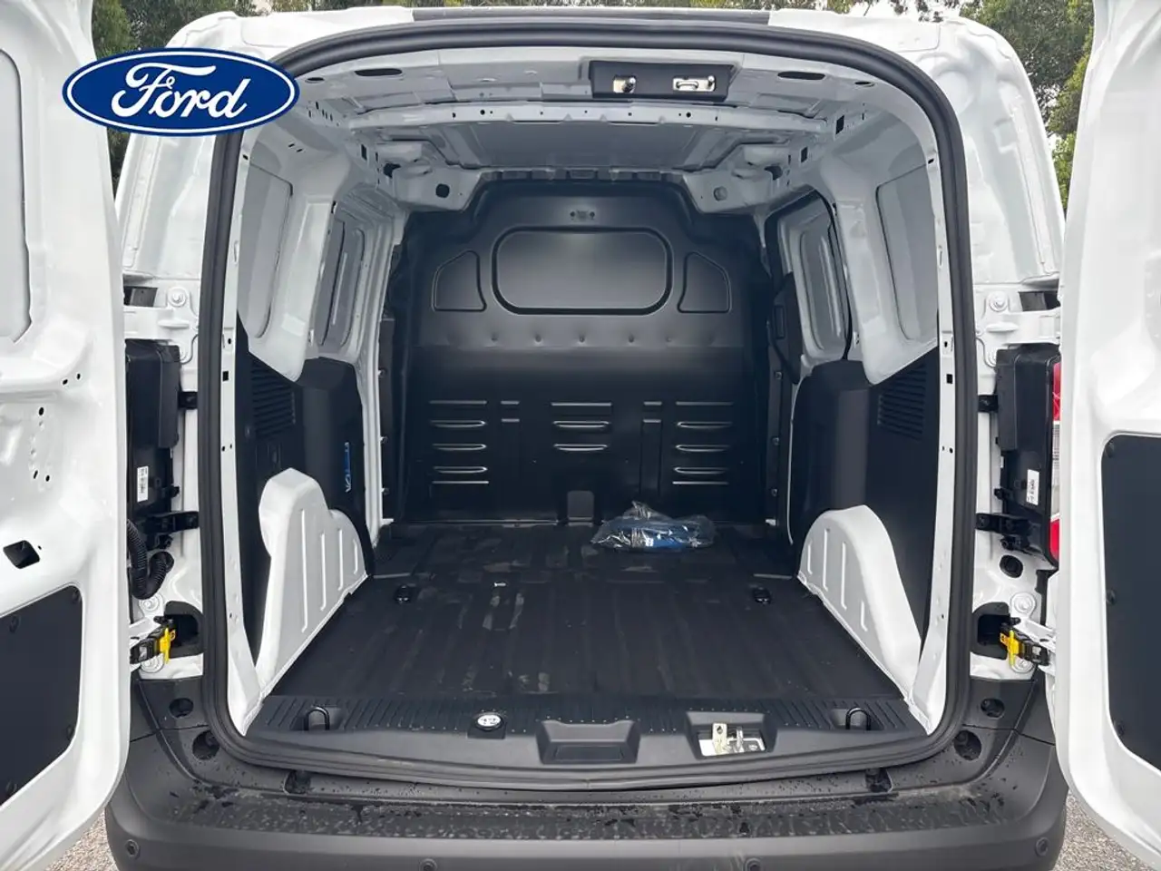 Ford Transit Courier 2026 — фото 10