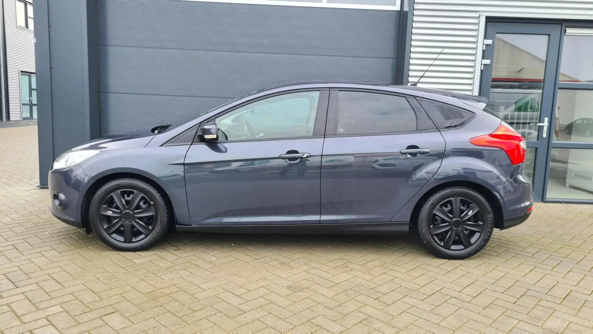 Ford Focus 1.0 EcoBoost Lease Trend Grijs - 2