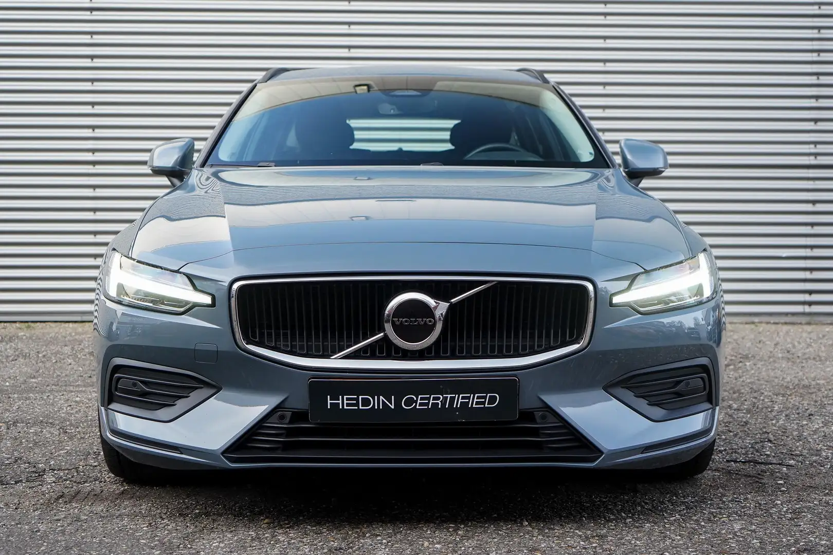 Volvo V60 2.0 B3 Core | Adaptive Cruise | BLIS | Stoelverwar Grau - 2