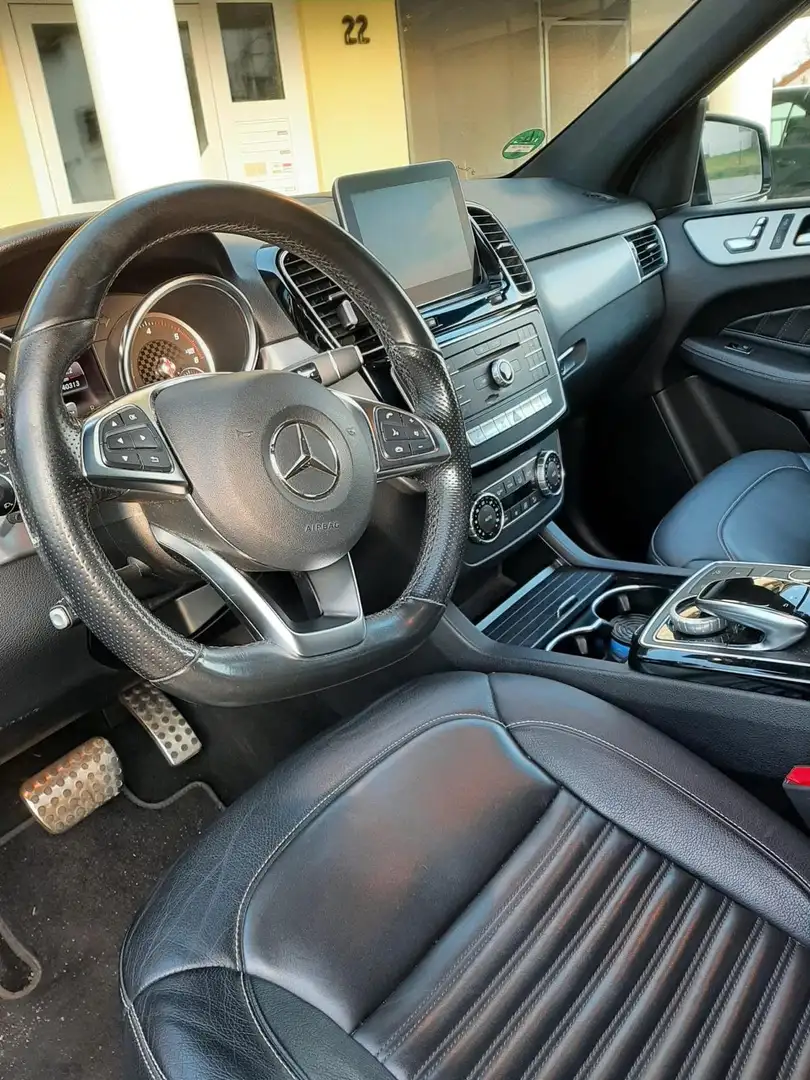 Mercedes-Benz GLE 250 d 4Matic 9G-TRONIC Schwarz - 1