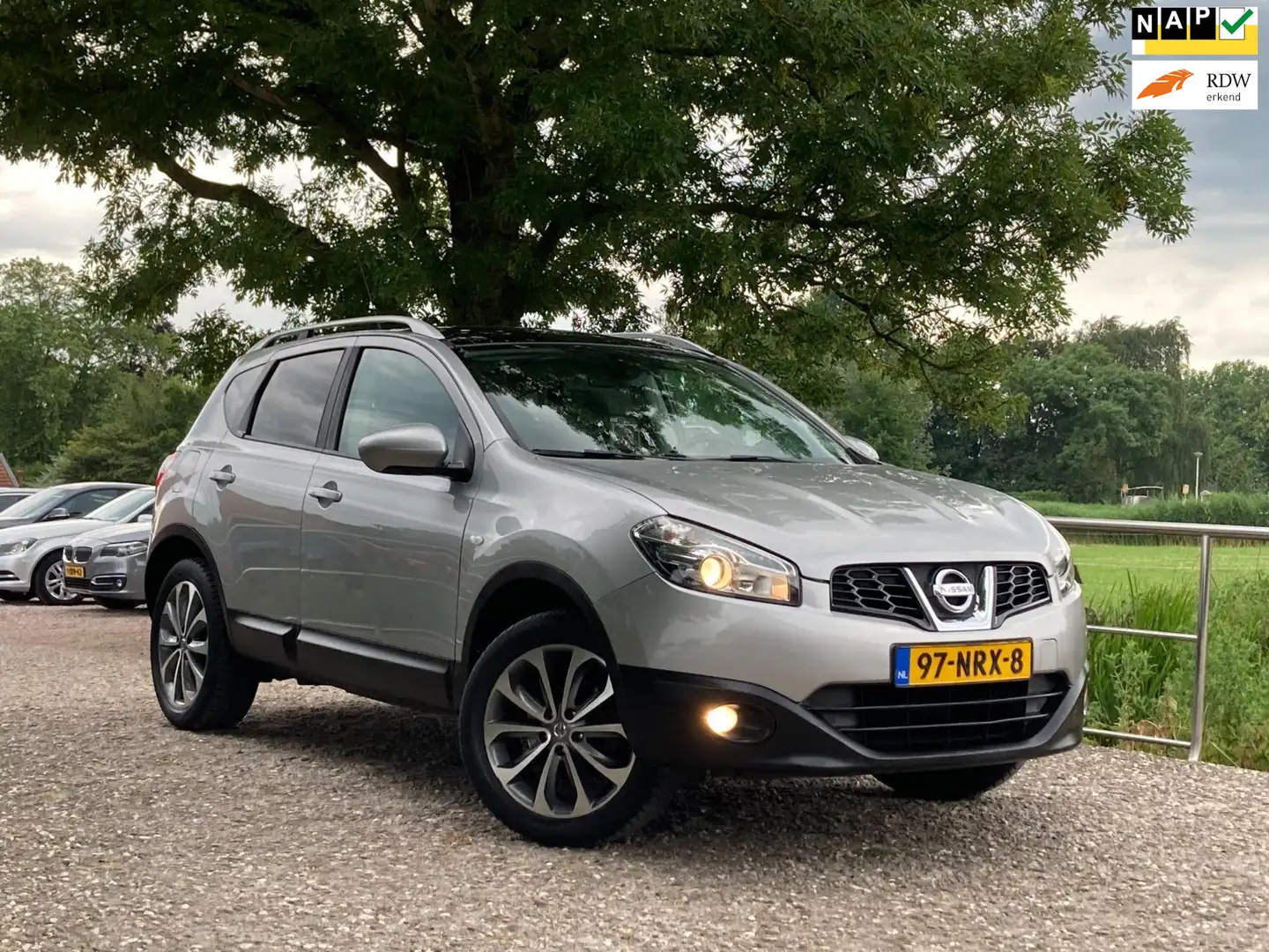 Nissan Qashqai 1.6 Connect Edition | Pano + Clima + Cruise nu € 7 Gris - 1