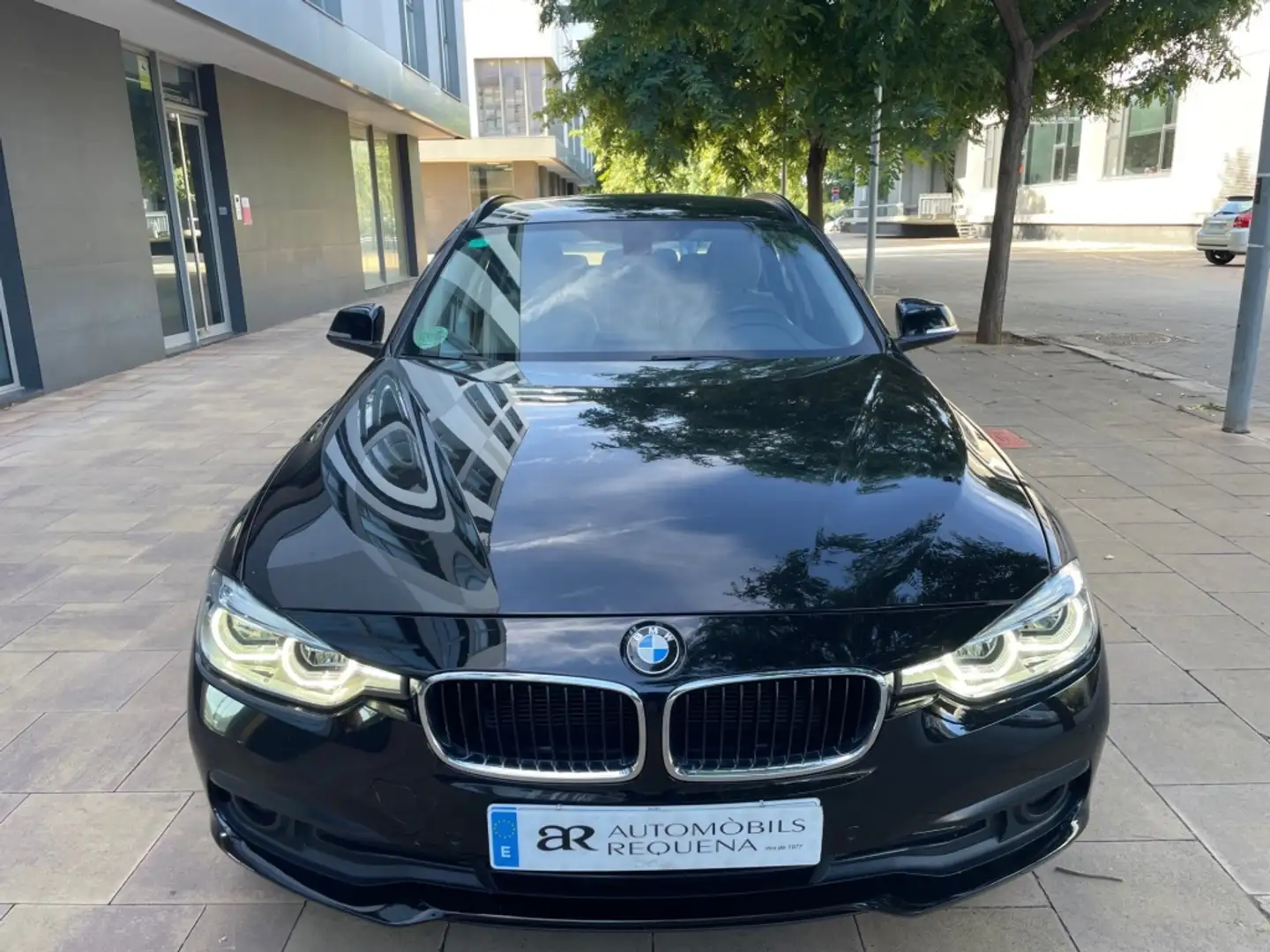 BMW 320 320dA Touring Schwarz - 2