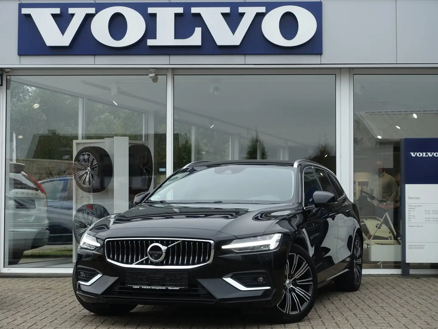 Volvo V60 B4 Mild-Hybrid Benzin Inscription/AHK/Pano Zwart - 1