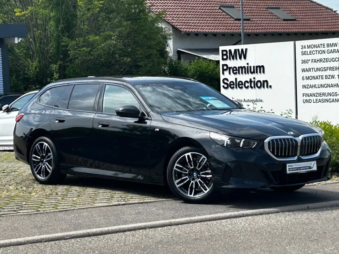 BMW 520 i T. M Sport Standh.AHK SurView.HUD Sitzbel. Schwarz - 2