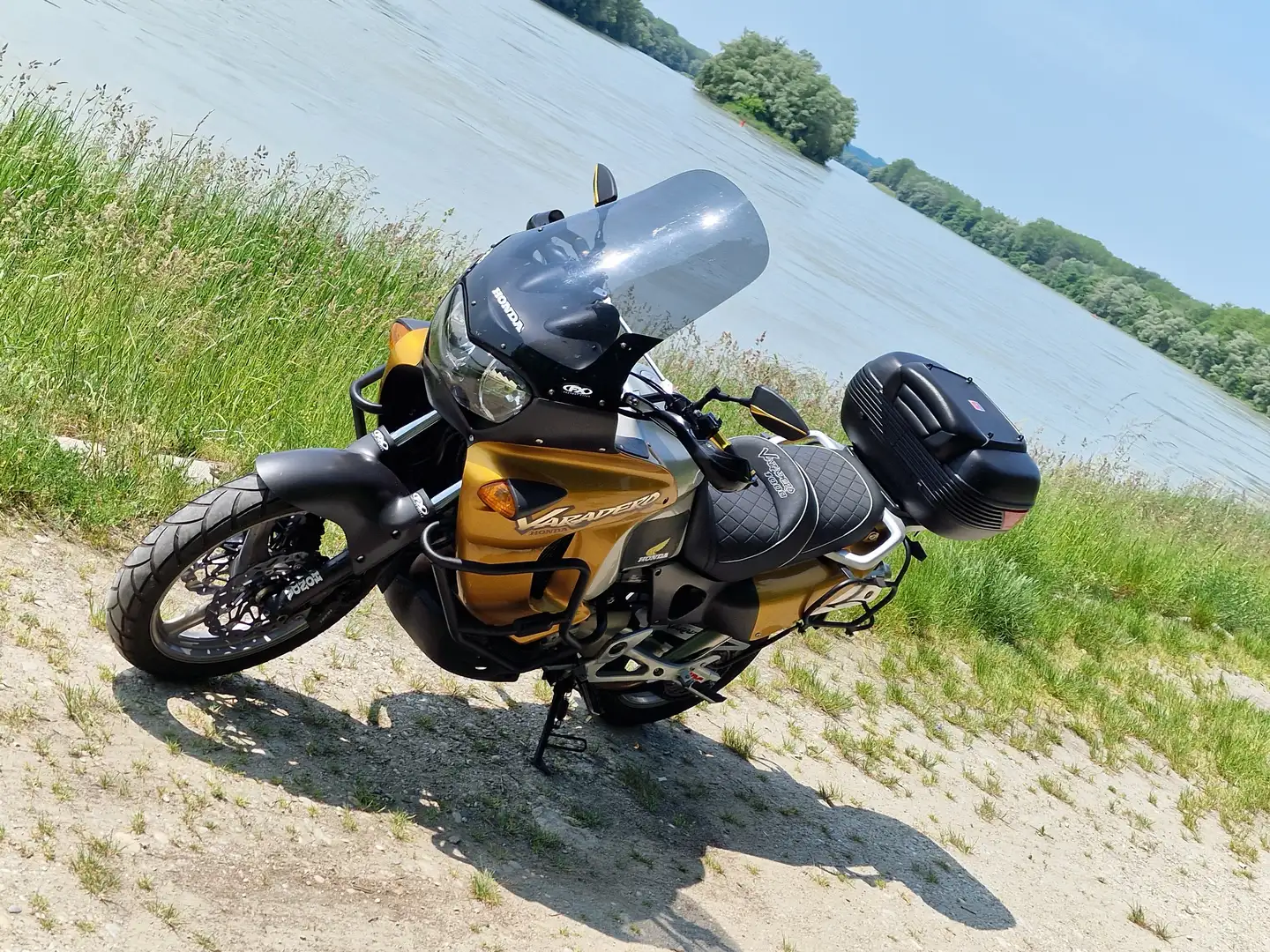 Honda Varadero Gold - 1