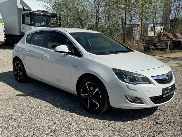 Opel Astra J Lim. 5-trg. Innovation