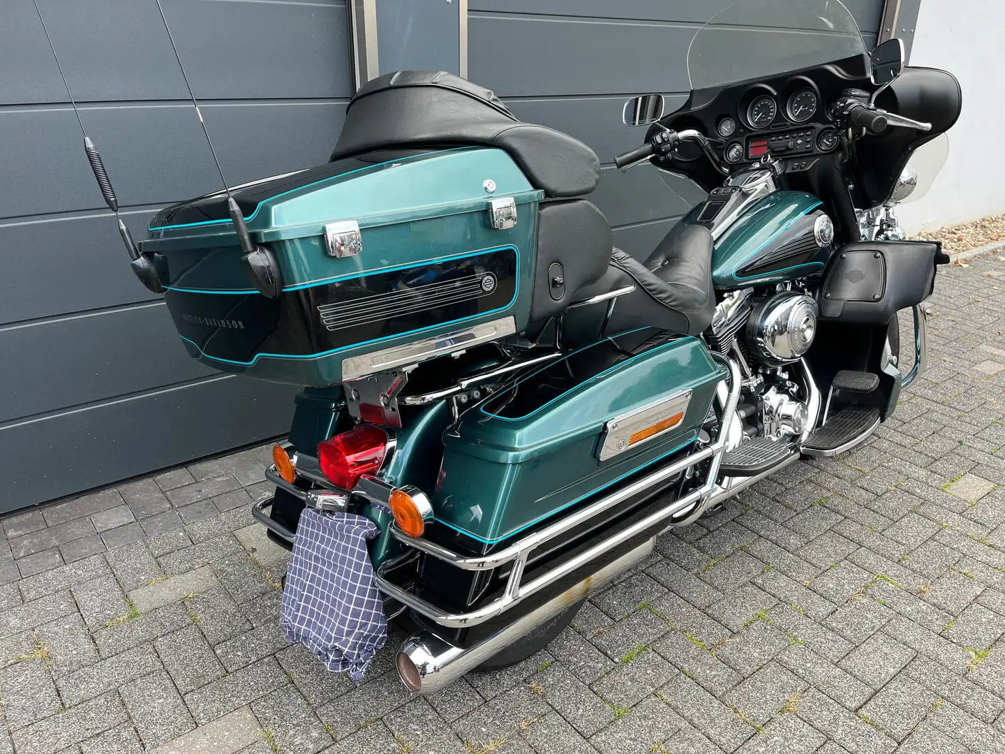 Harley-Davidson Electra Glide Ultra Classic Vert - 2