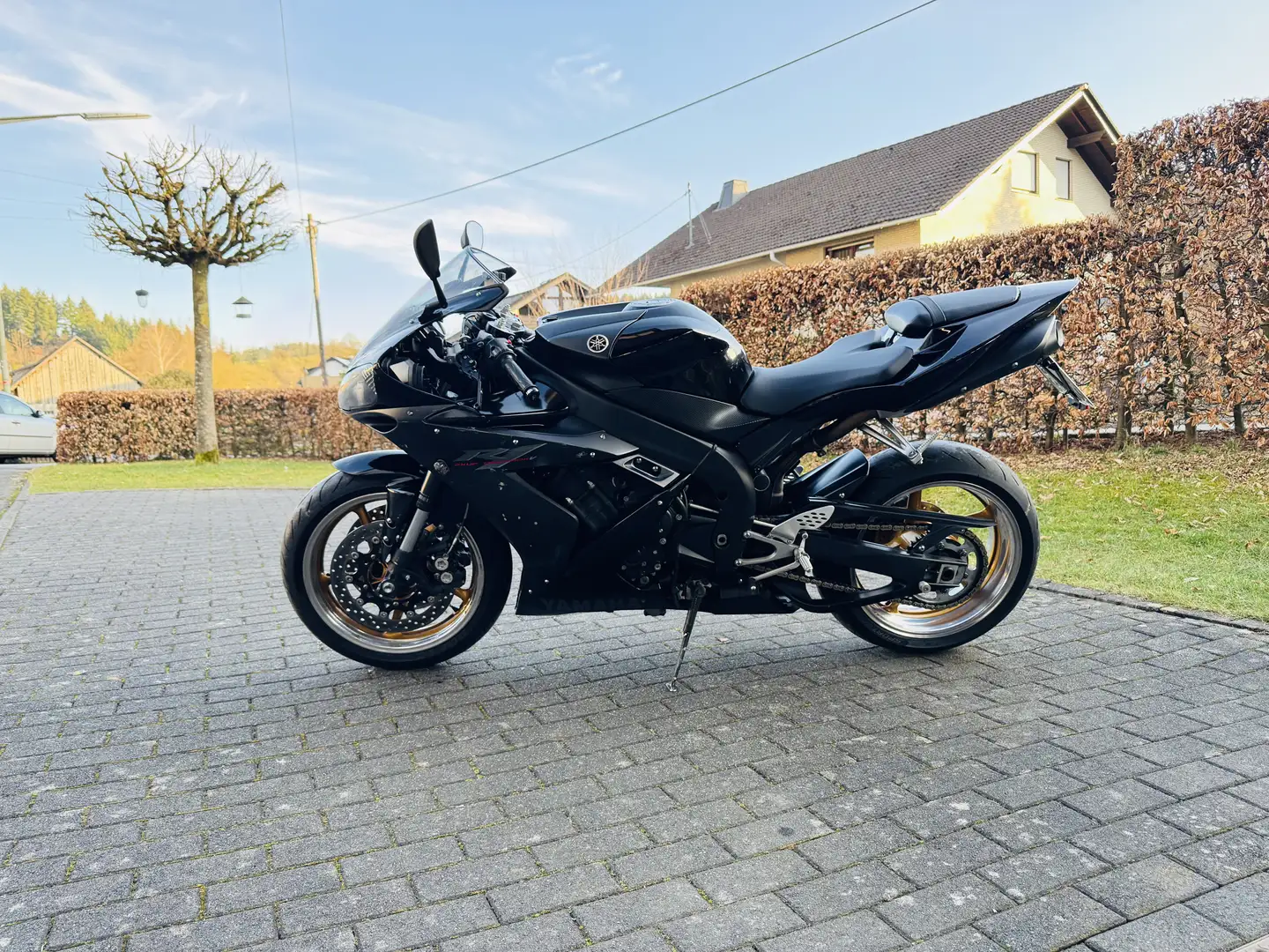 Yamaha YZF-R1 Negro - 2