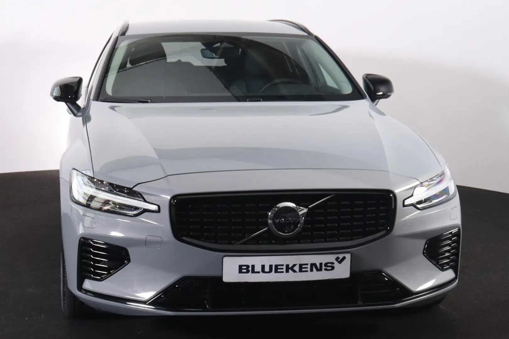 Volvo V60 T6 Recharge AWD Plus Dark - LONG RANGE - IntelliSa Grijs - 2