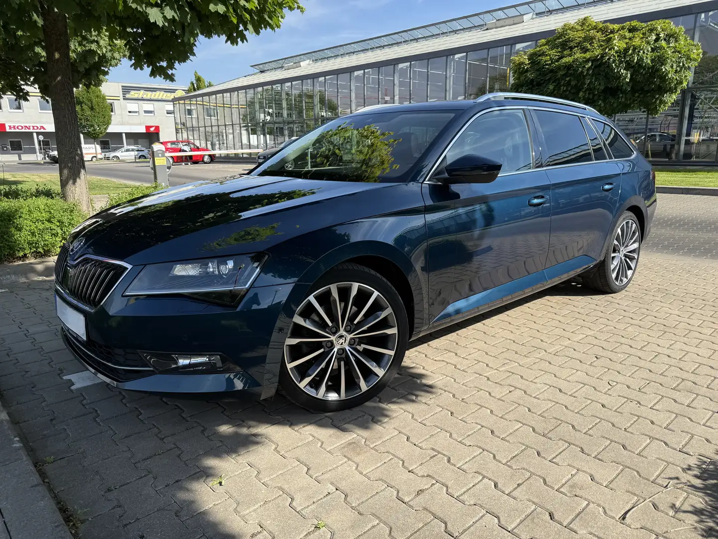 Skoda Superb Combi 2.0 TDI 4x4 DSG Style Bleu - 1