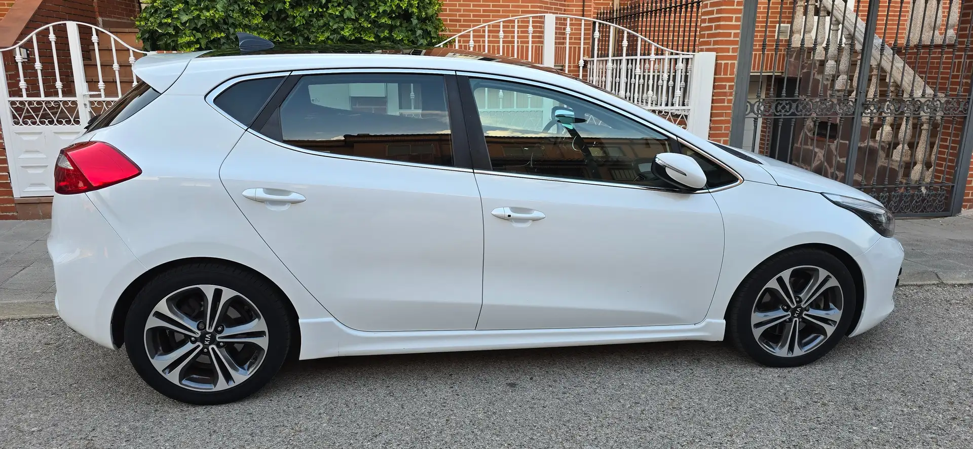 Kia Ceed / cee'd Cee´d 1.6CRDI VGT GT Line 136 GT Line Blanco - 2