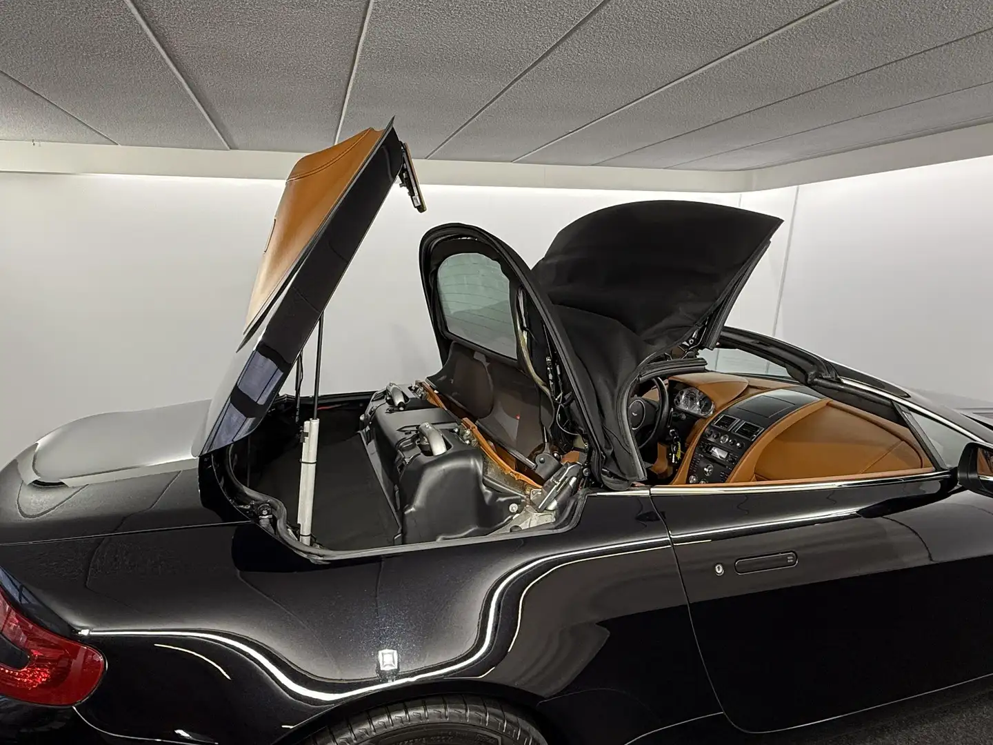 Aston Martin Vantage V8 Roadster 4.3 V8 Sportshift / Cabrio / NL auto / Noir - 2