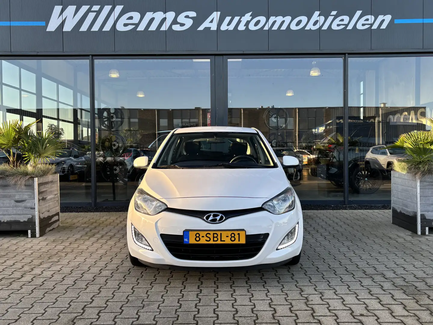 Hyundai i20 1.2i i-Deal Airco, LM & Bluetooth Blanc - 2