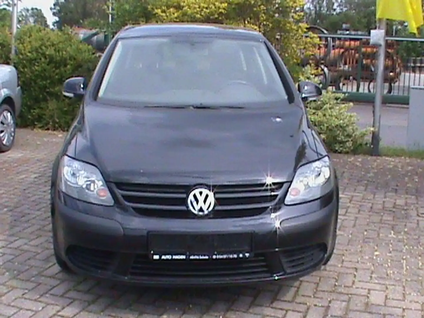Volkswagen Golf Plus Limousine in Schwarz gebraucht in Schale für € 3.890,-