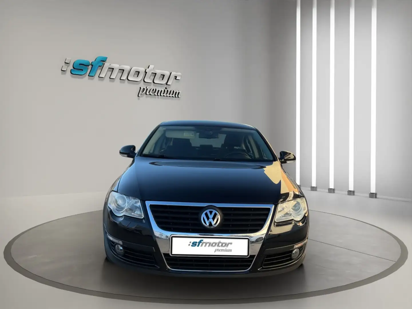 Volkswagen Passat 2.0TDI CR Advance Schwarz - 2