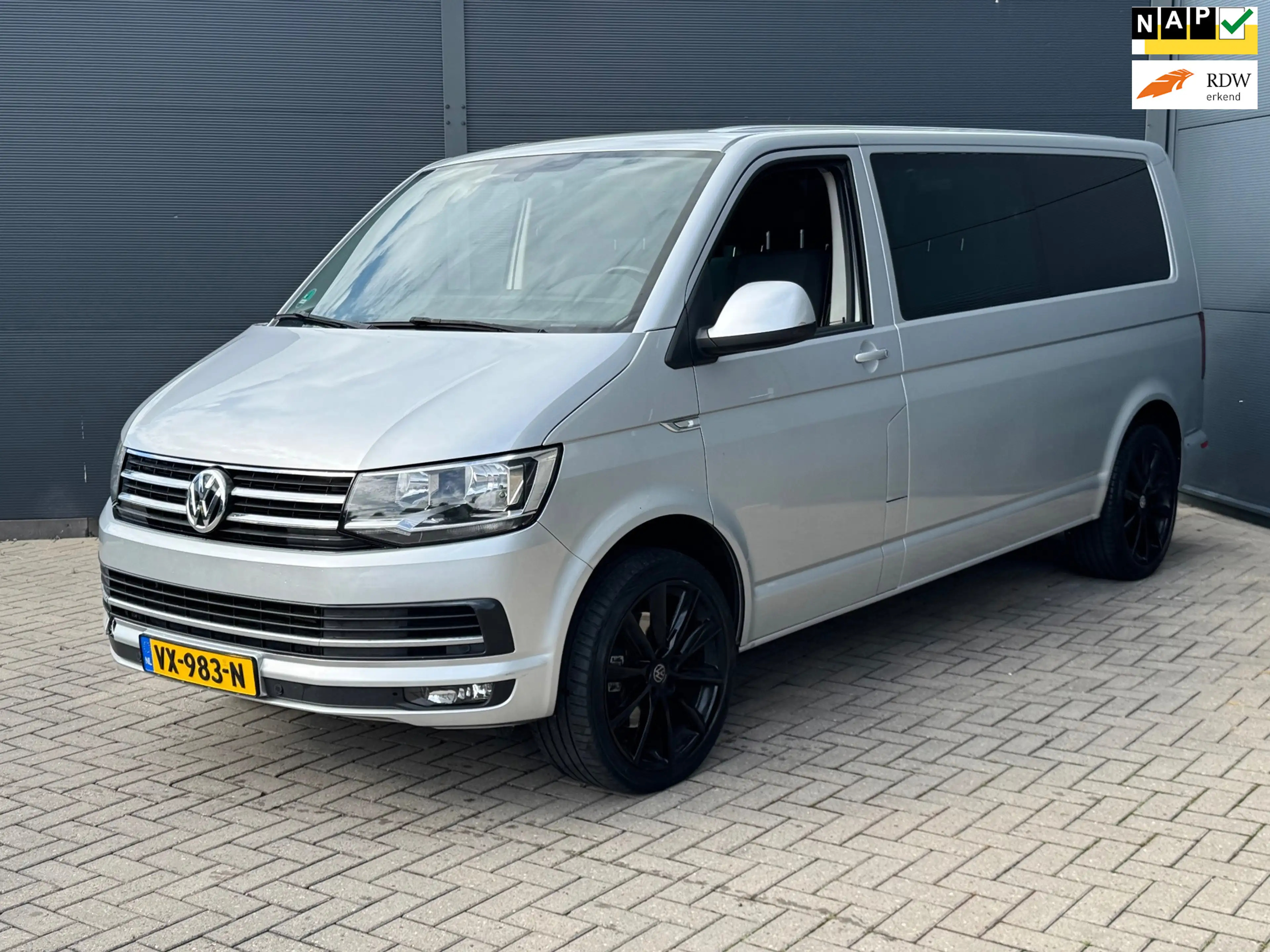 Volkswagen Transporter 2.0 TDI L2H1 DC Highline / Automaat / Dubbel cabin