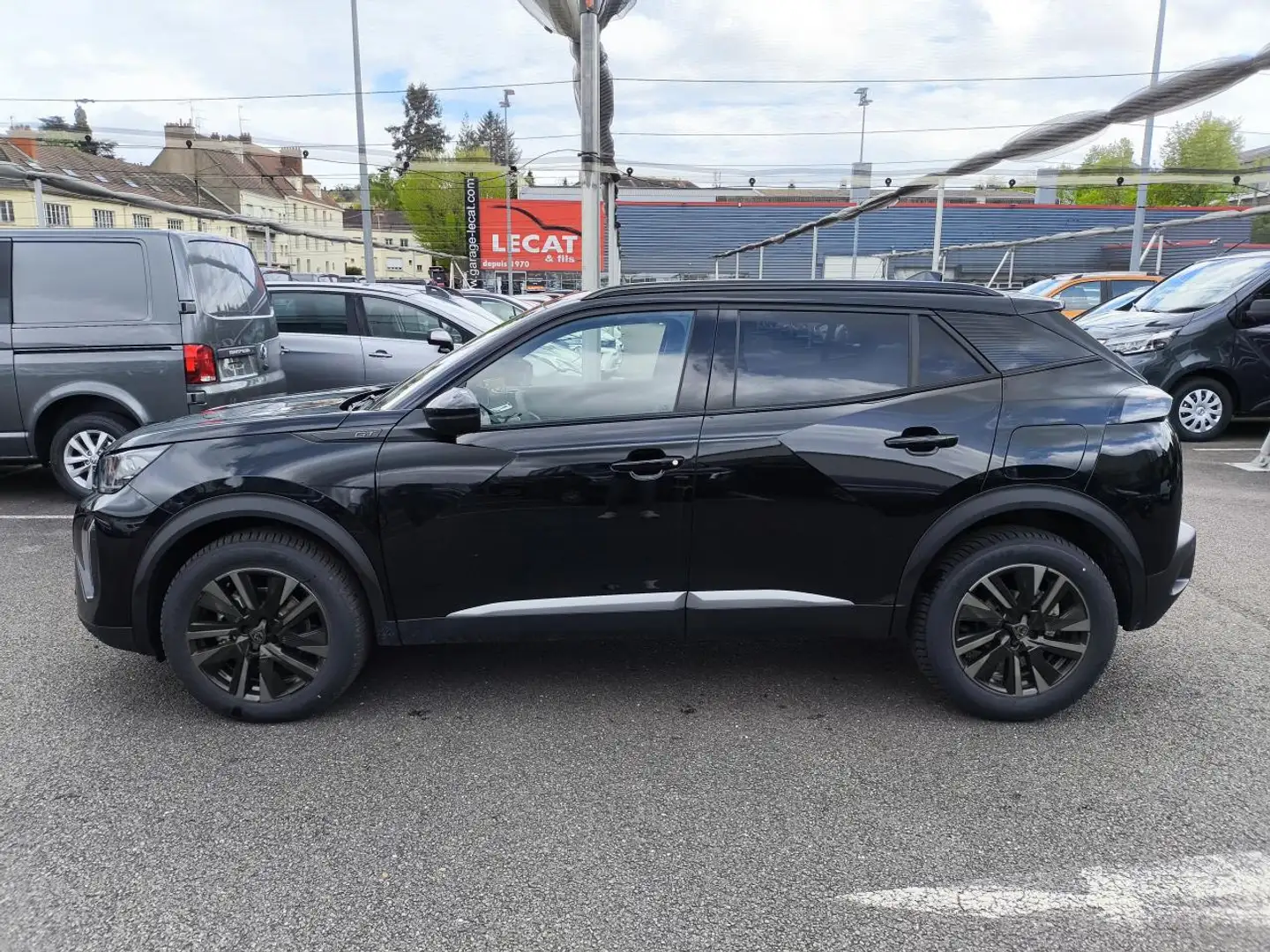 Peugeot 2008 Hybrid 145 E-DCS6 GT Pack Vision et Navigation et  Noir - 2