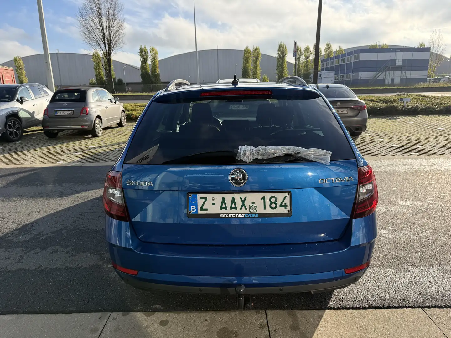 Skoda Octavia Combi 1.6 TDI DSG Premium Edition Noir - 2