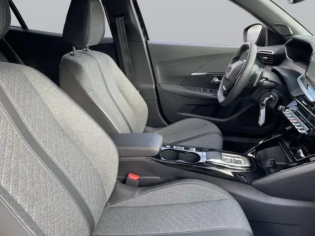 Peugeot 2008 view 11