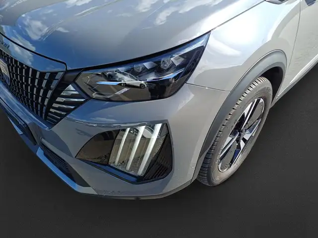 Peugeot 2008 view 9