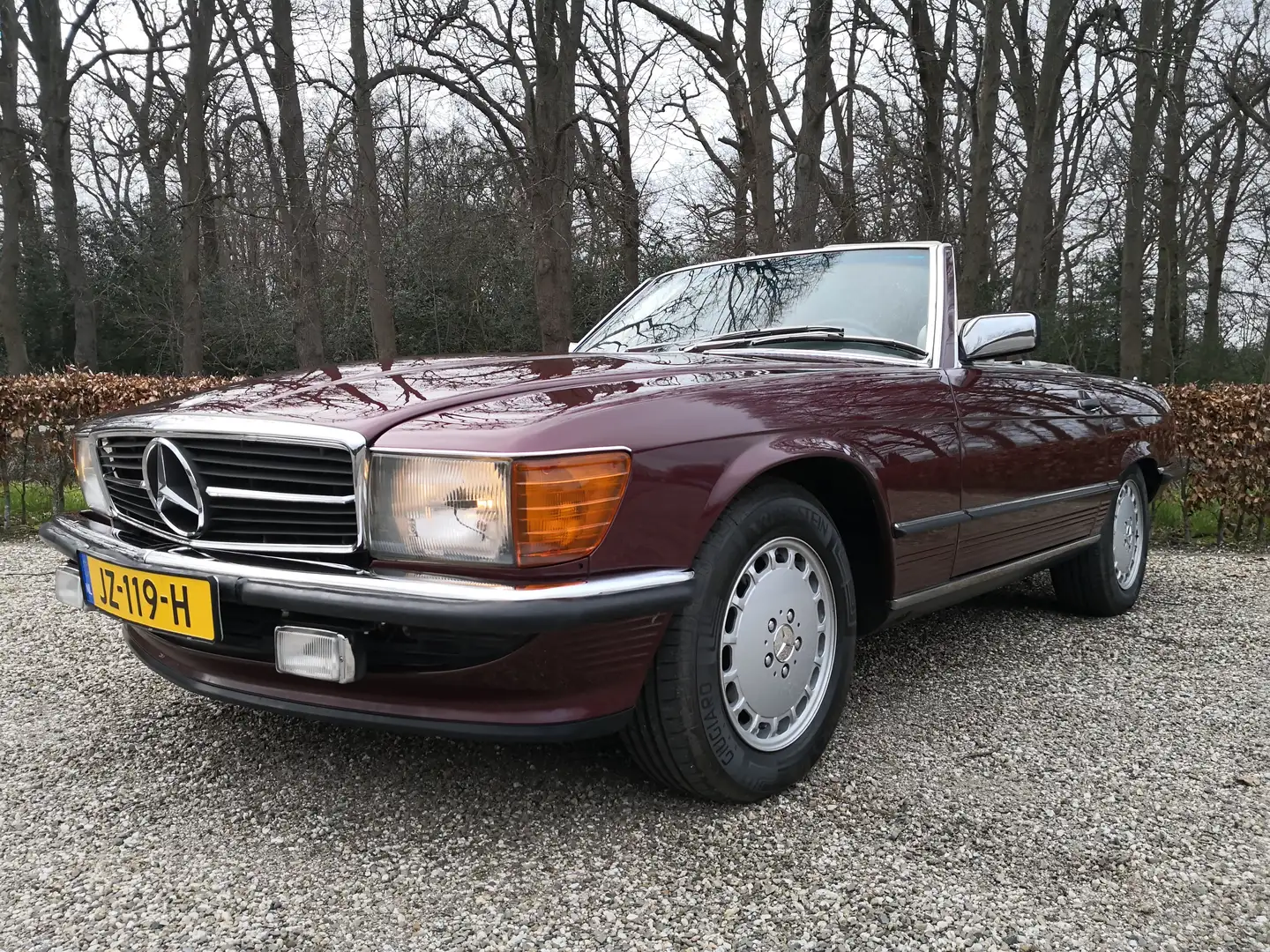 Mercedes-Benz 560 SL Roşu - 1
