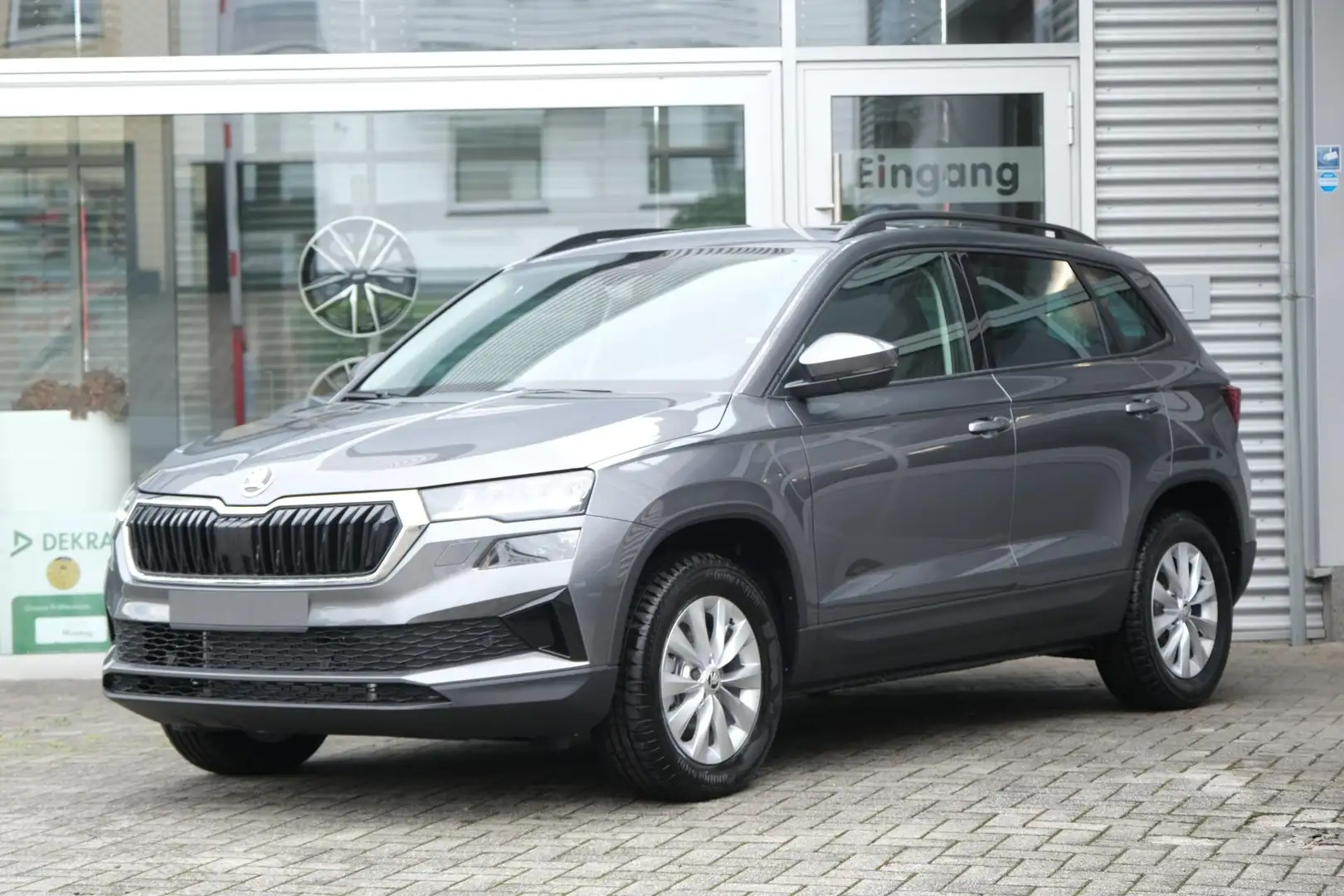 Skoda Karoq 1.5 TSI DSG AHK KESSY LED Kamera elektr. Heckkl... Noir - 1