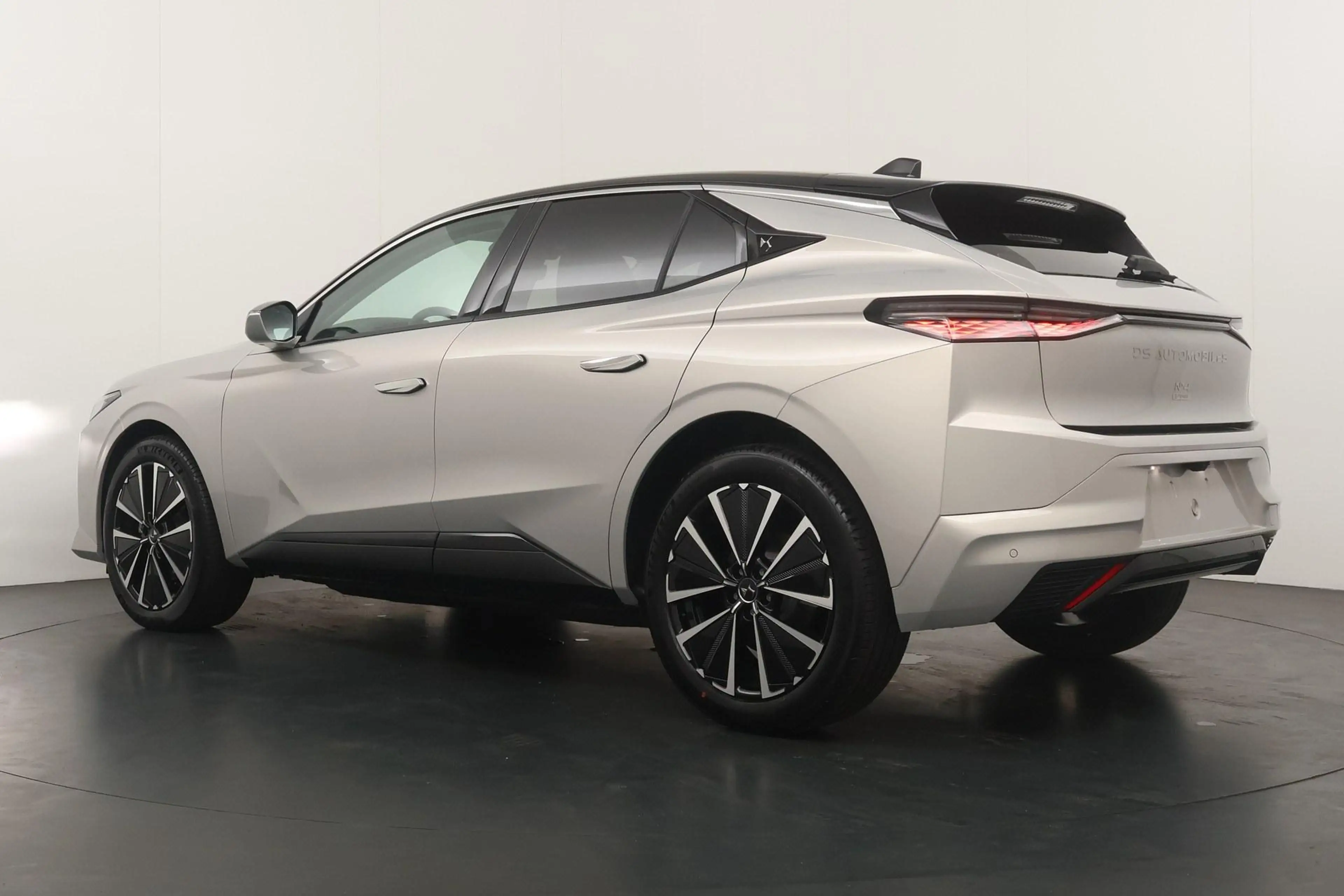DS Automobiles DS 4 No E-Tense Pallas Comfort Tech Pack 58.3 kWh | War — photo 3
