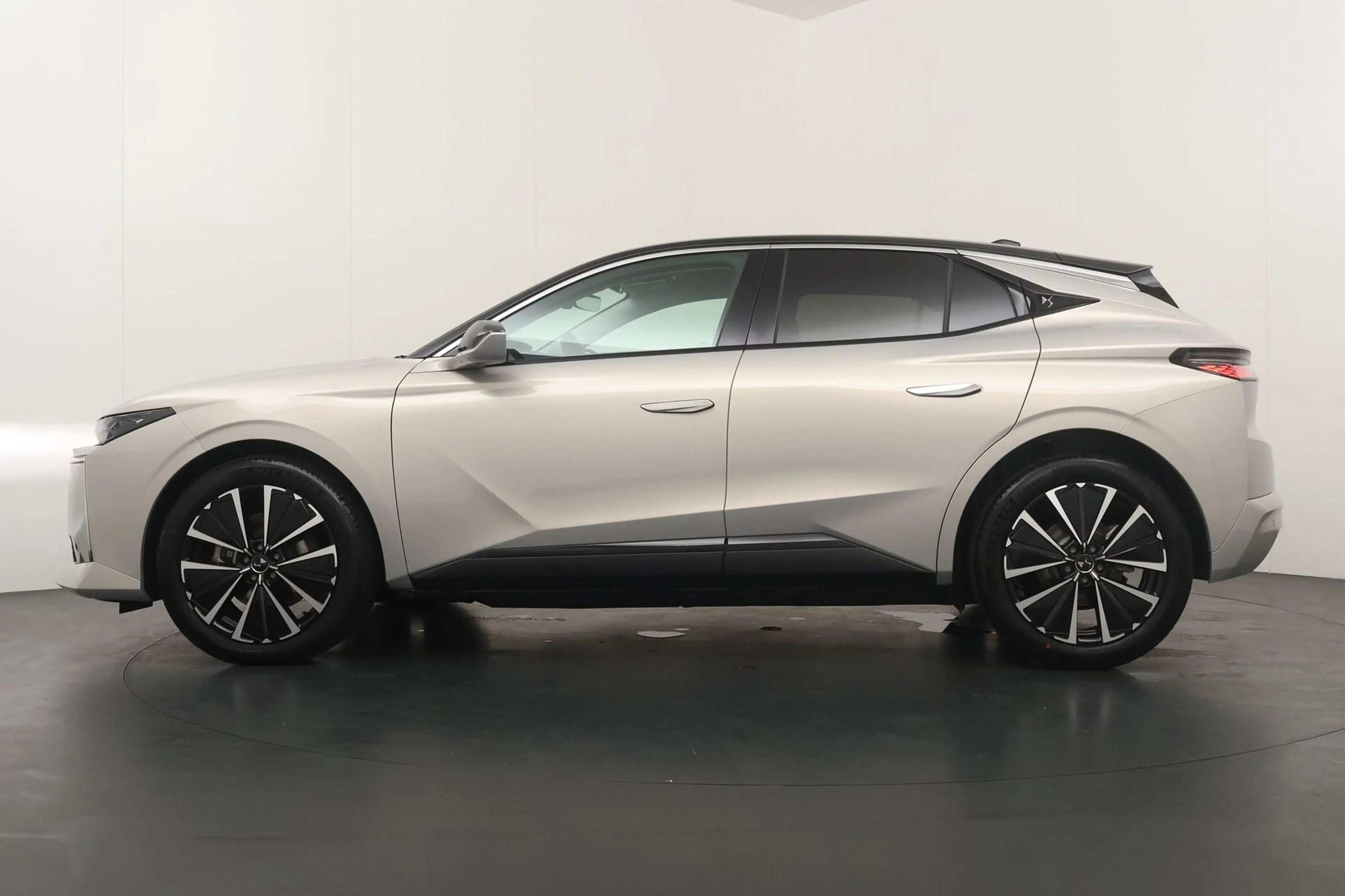 DS Automobiles DS 4 No E-Tense Pallas Comfort Tech Pack 58.3 kWh | War — photo 10