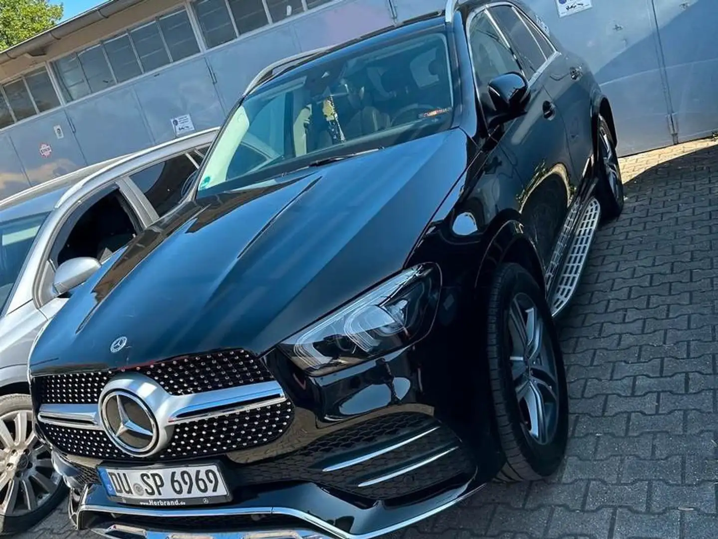 Mercedes-Benz GLE 300 d 4MATIC Schwarz - 1