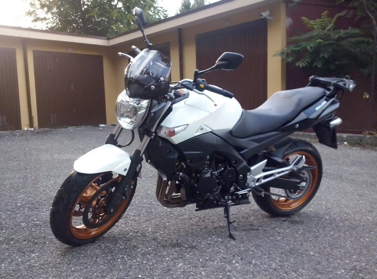 Suzuki GSR 600 Blanc - 1