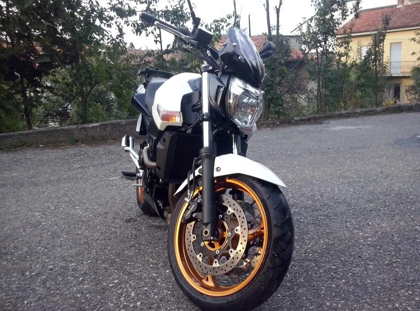Suzuki GSR 600 Blanc - 2