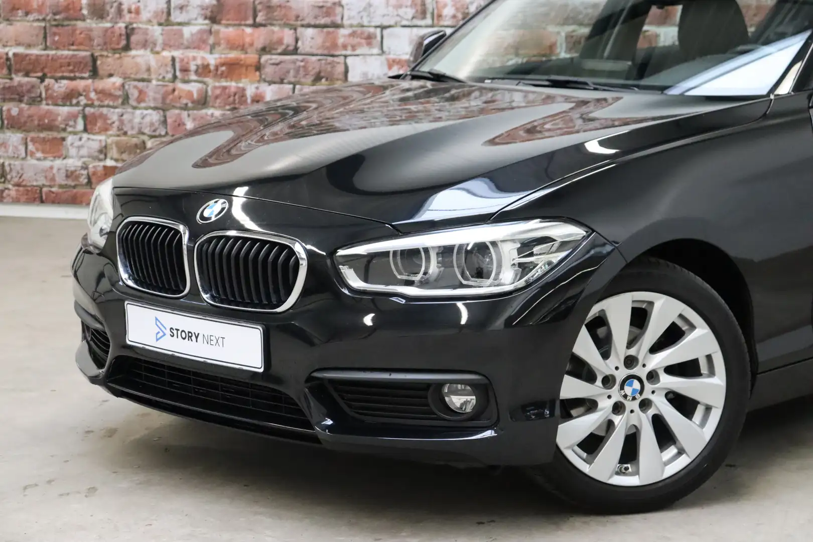 BMW 118 1 Serie 118i Executive Automaat 5 deurs / Navigati Noir - 2