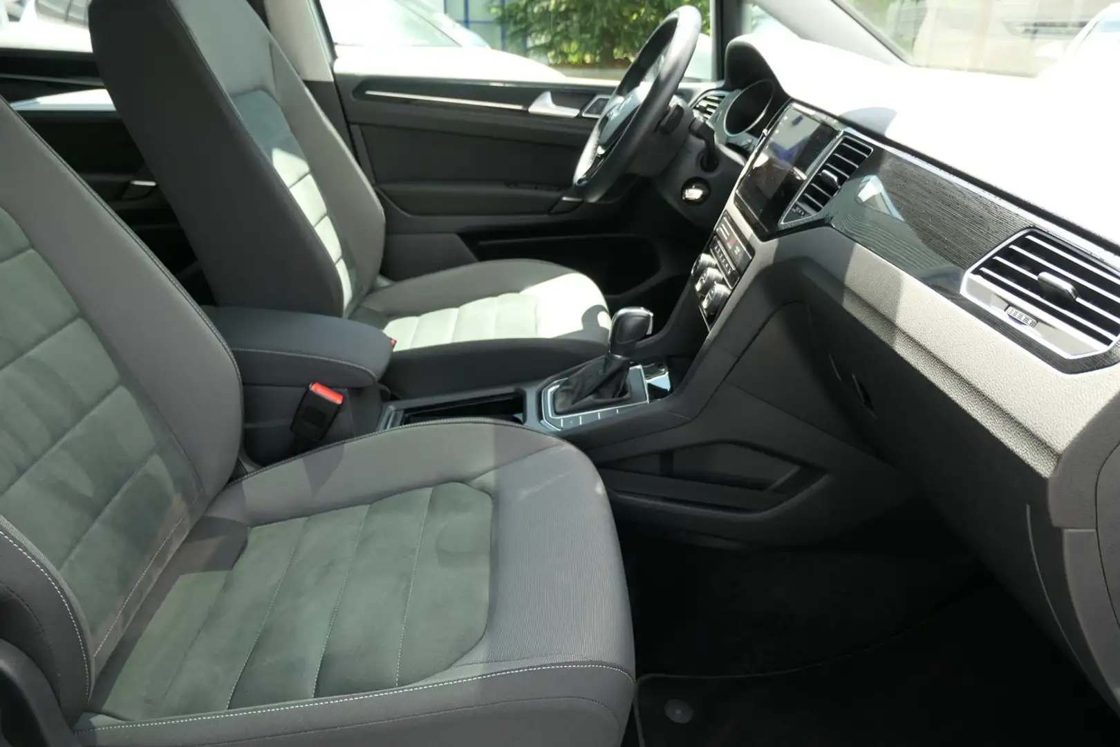 Volkswagen Golf Sportsvan 2.0 TDI SCR DSG Highline Panorama Top Zustand! Silber - 2
