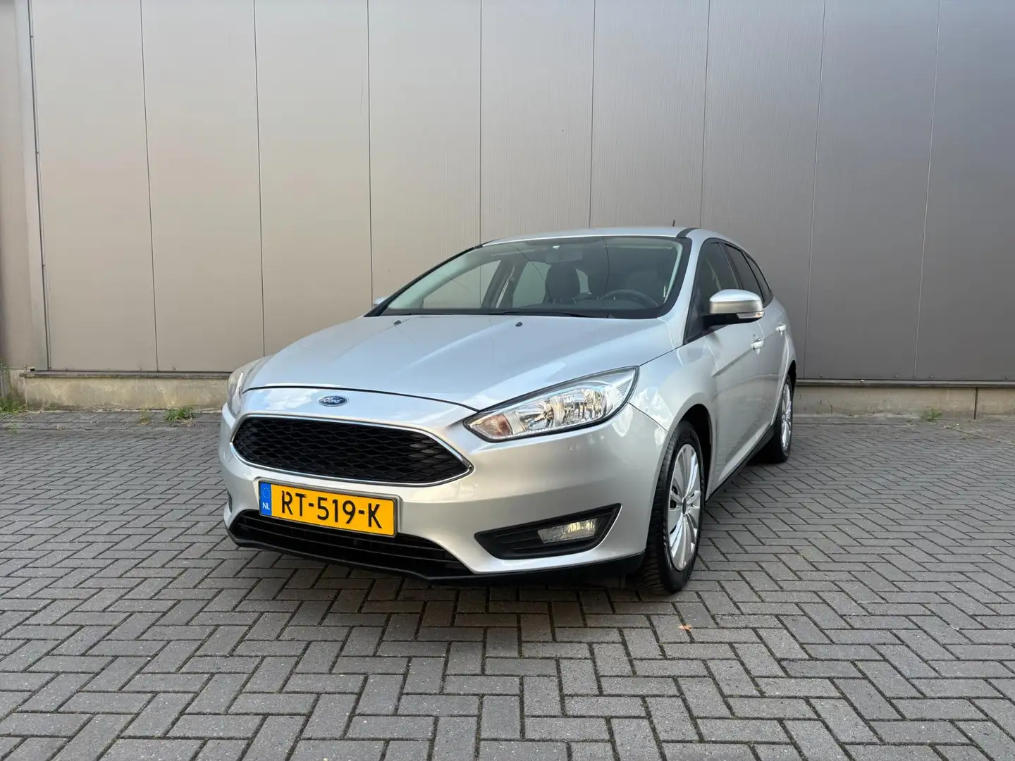 Ford Focus Wagon 1.0 Lease Edition Gris - 1