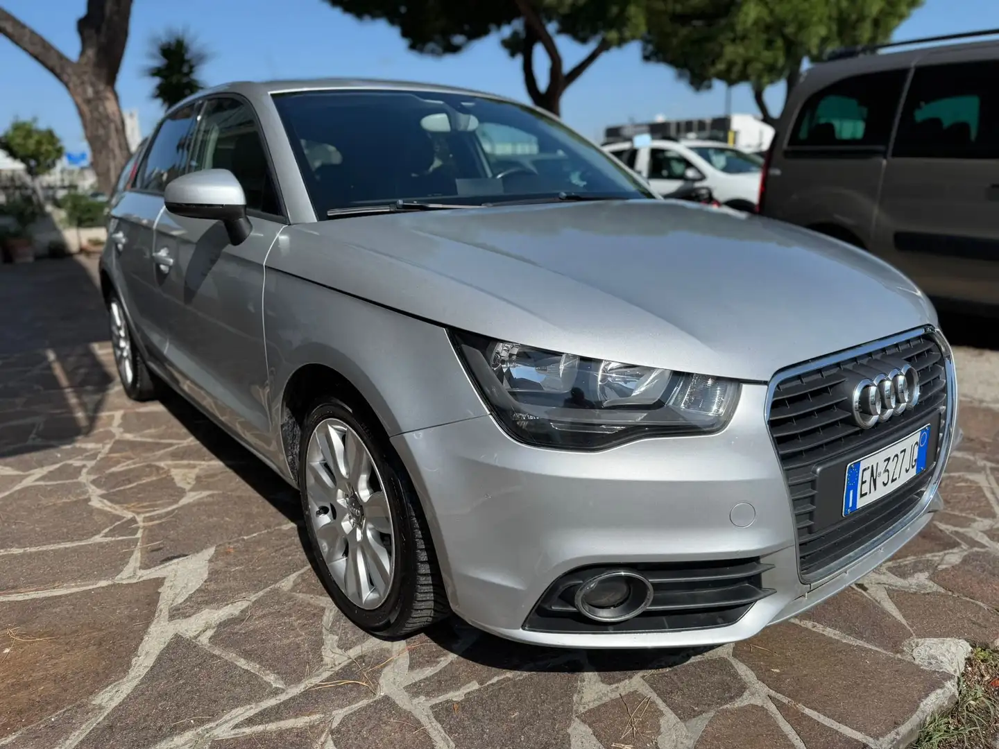 Audi A1 Sportback 1.6 tdi Ambition s-tronic Argento - 1