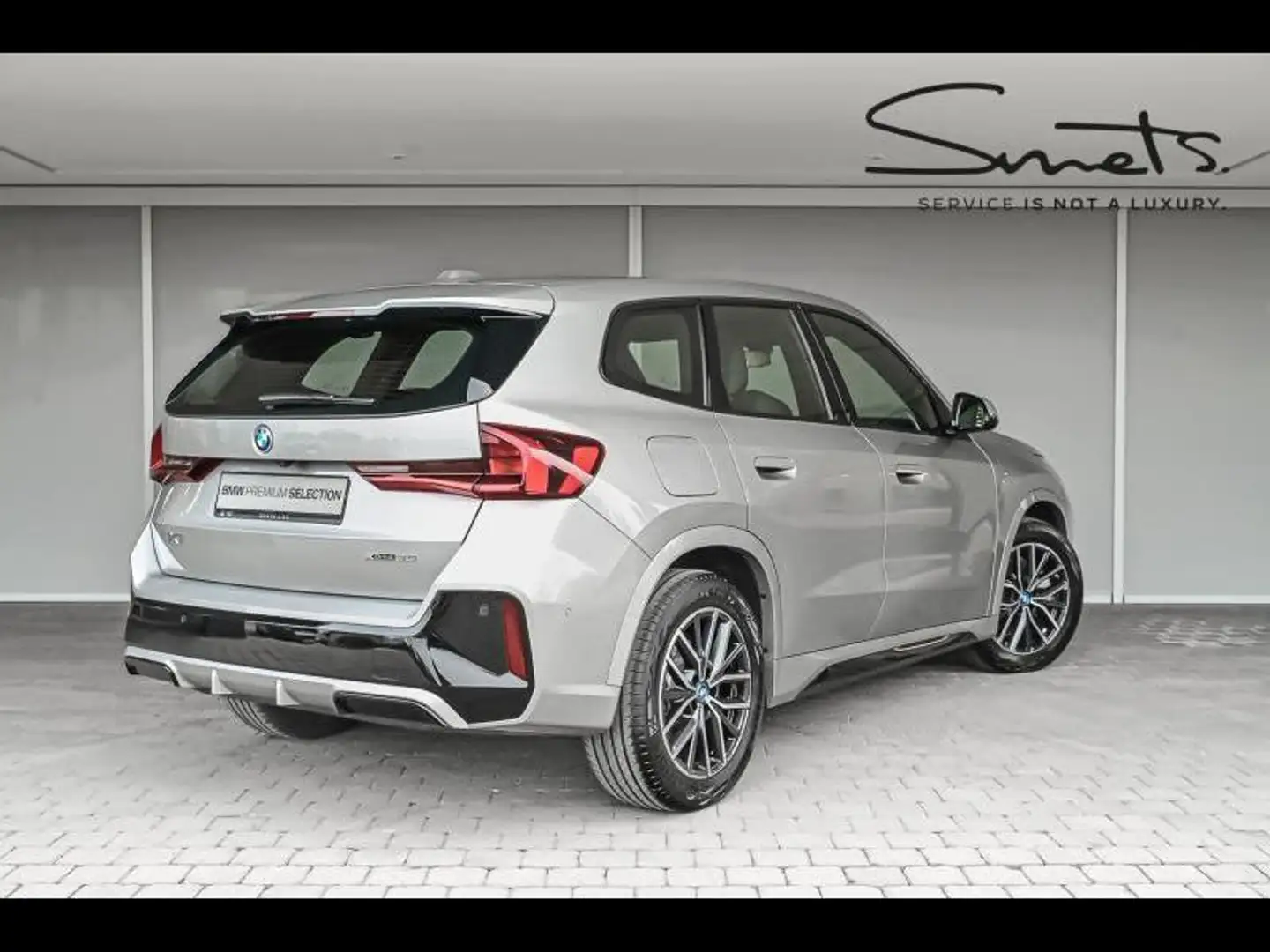 BMW iX1 xDrive30 - M Pack - Camera - D Plateado - 2