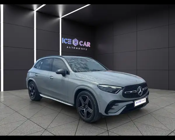 Mercedes-Benz GLC view 3