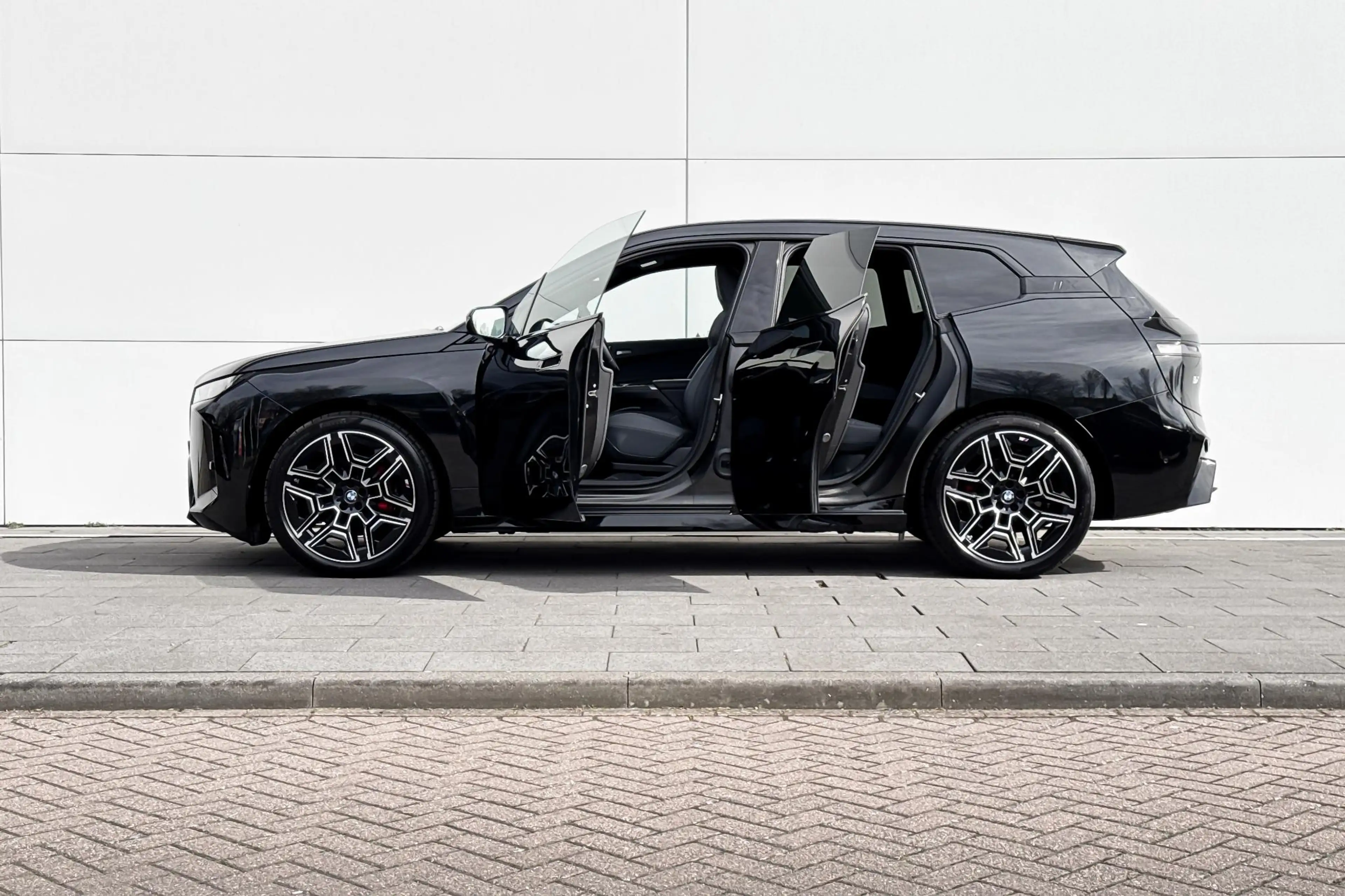 BMW iX xDrive60 112 kWh | M-Sport PRO | Innovation Pack | — photo 3