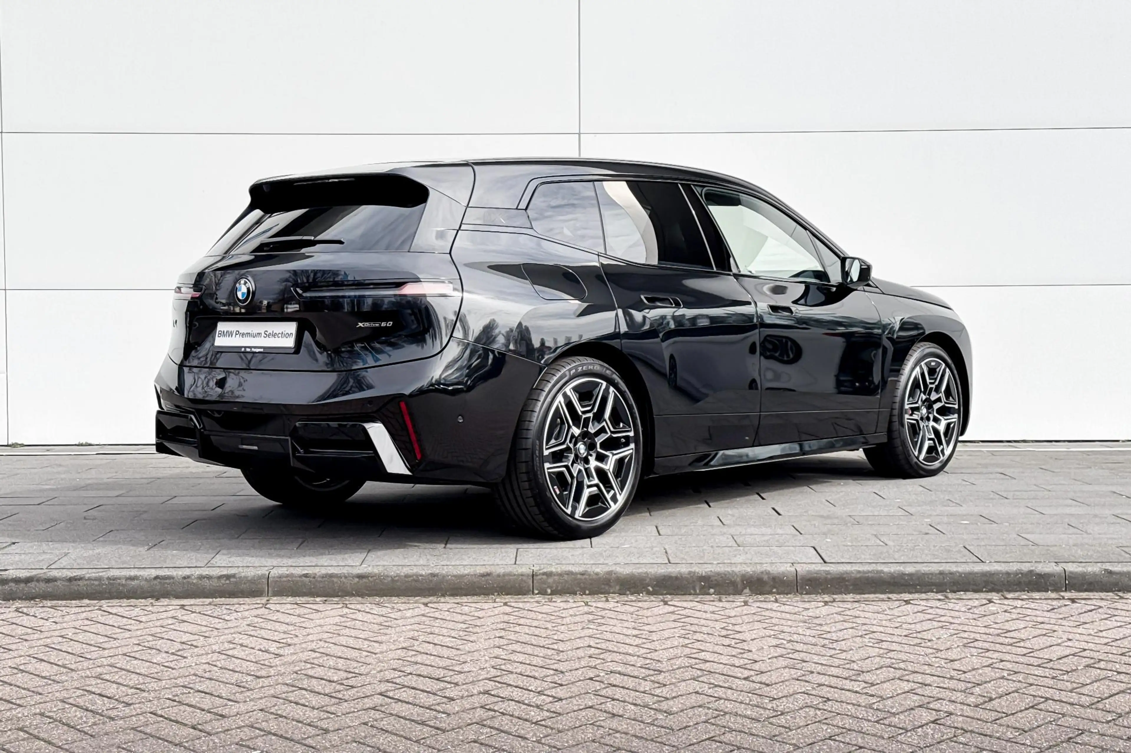 BMW iX xDrive60 112 kWh | M-Sport PRO | Innovation Pack | — photo 6