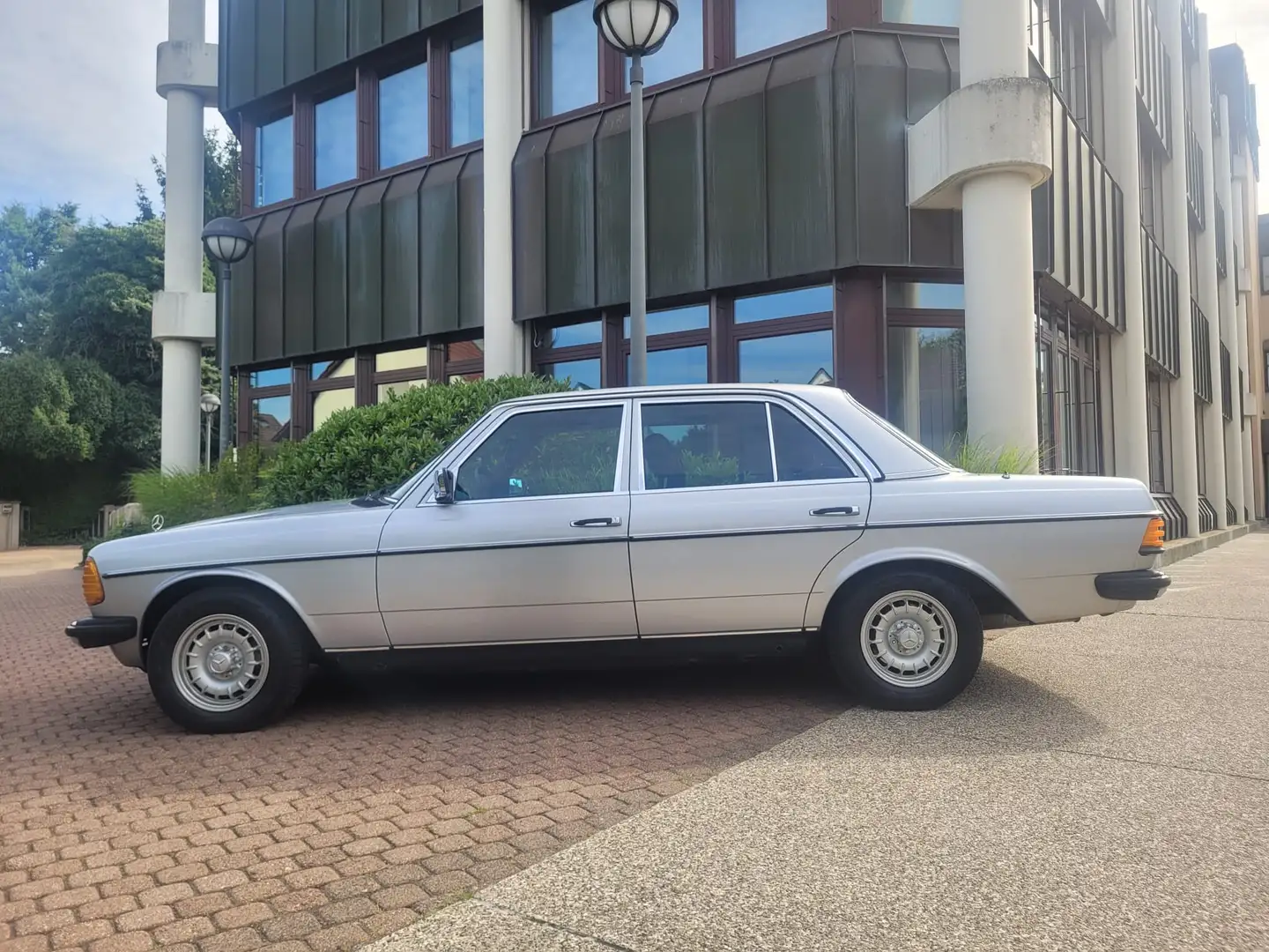 Mercedes-Benz 300 D W123 H-Zulassung-Automatik-Nur 88 Tkm-Tempomat Srebrny - 1