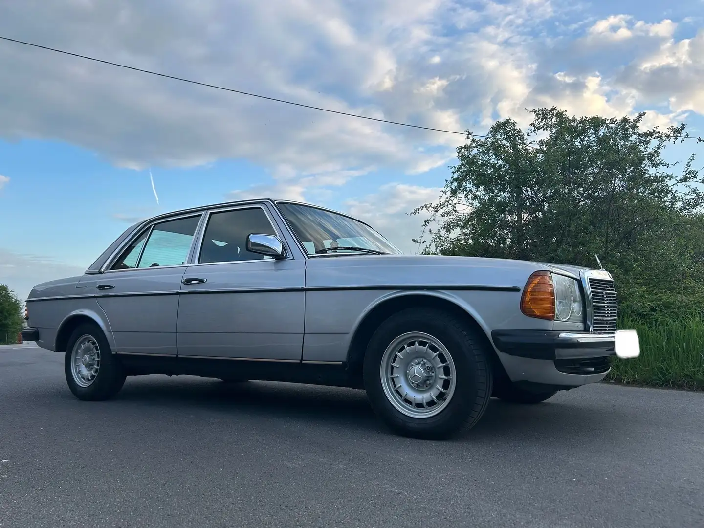 Mercedes-Benz 300 D W123 H-Zulassung-Automatik-Nur 88 Tkm-Tempomat srebrna - 1