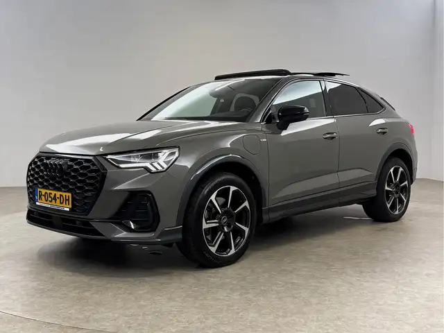 Audi Q3 view 8